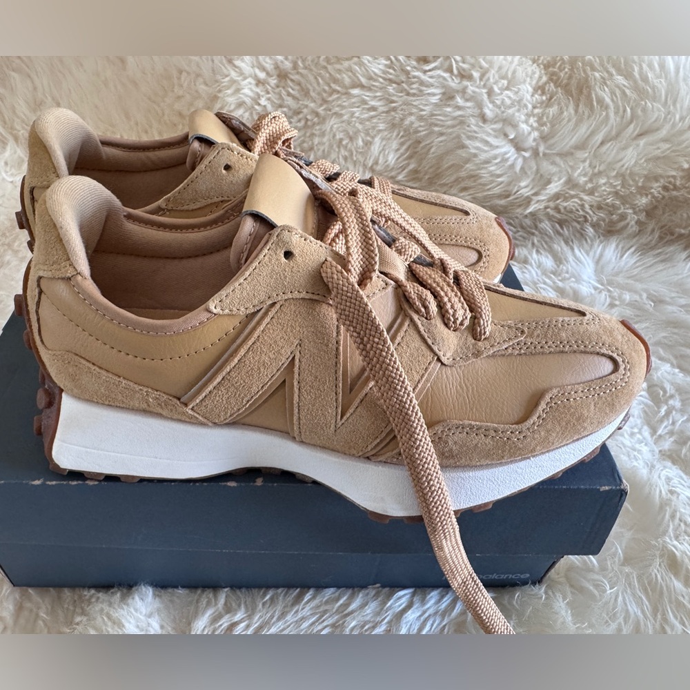 New Balance Beige/Tan Retro Style Sneakers